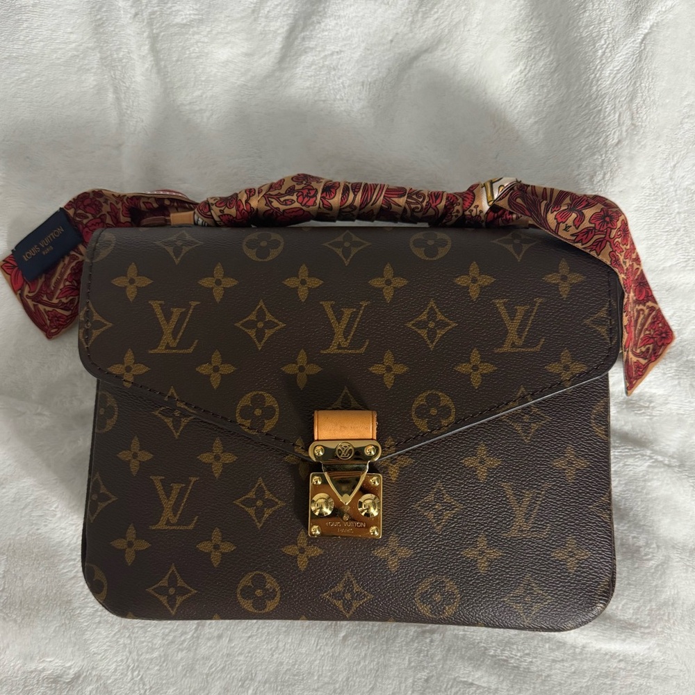 Louis Vuitton Monogram Pochette Metis